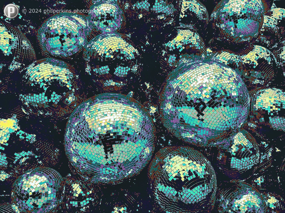 Retro Mirror Spheres